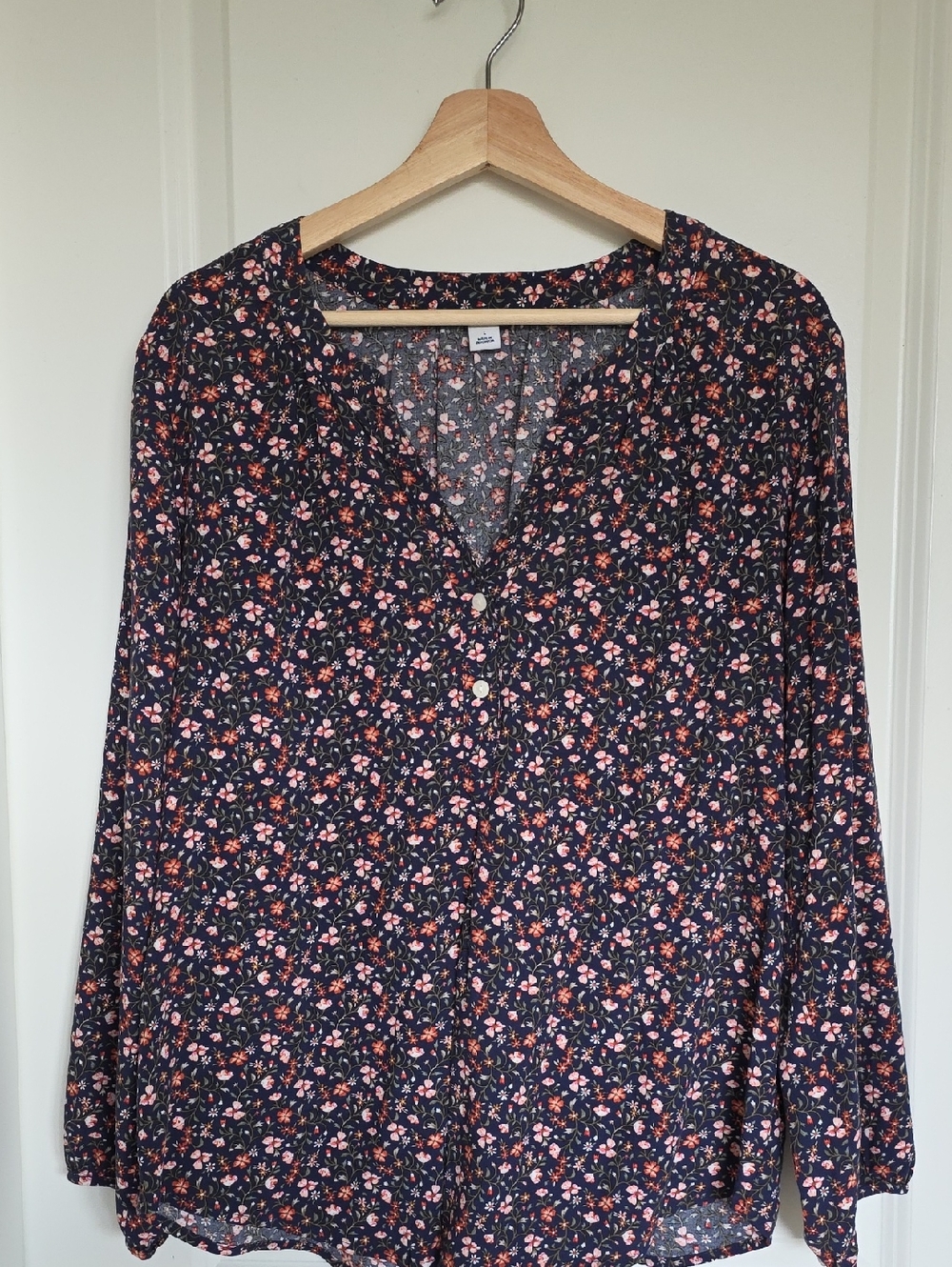 Old Navy Navy Floral Button-Up Top with Coral & White Flowers